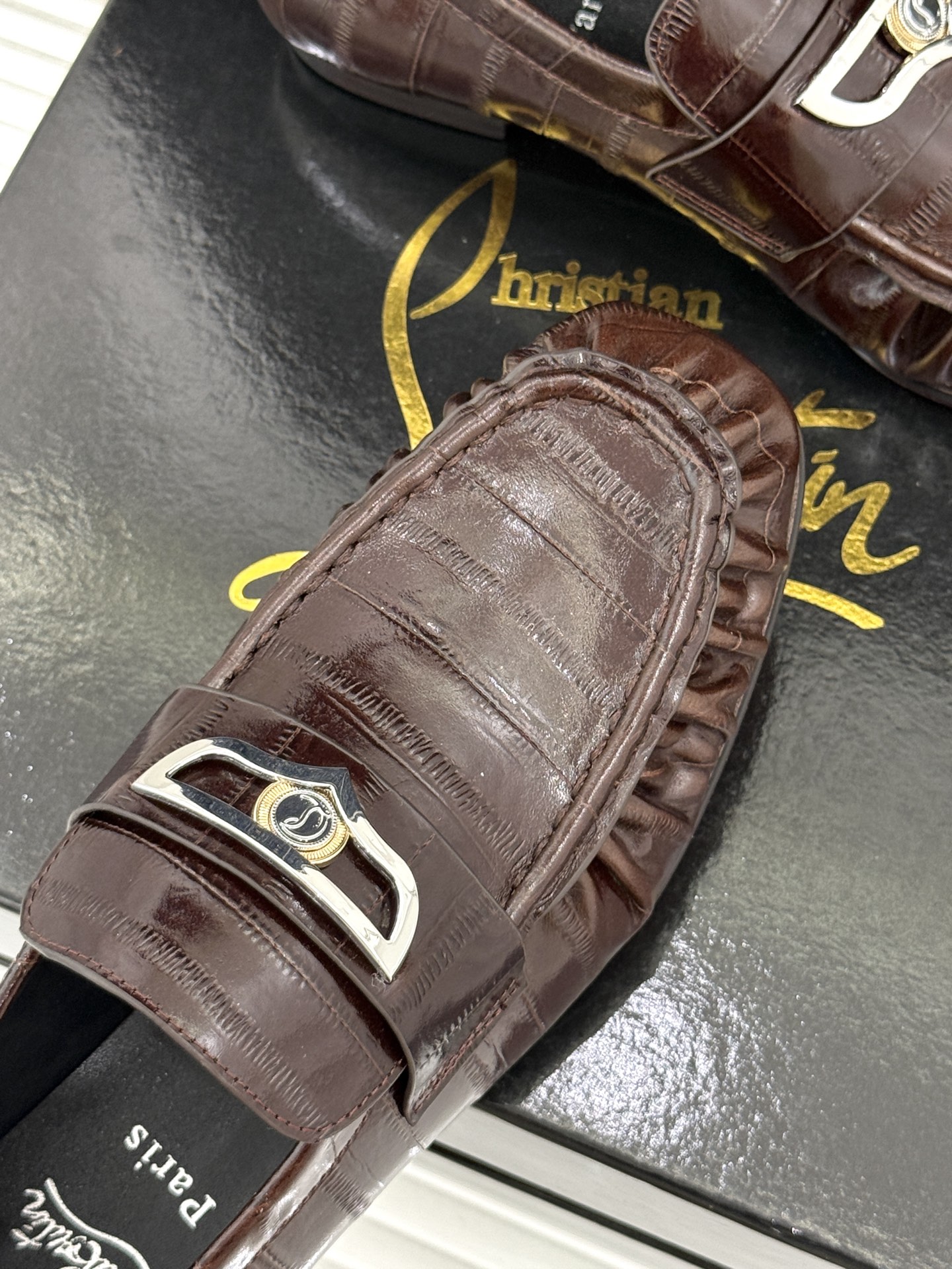 男码＋20 ChristinLouboutin/CL26WF新品 复古褶皱英伦乐情侣款福鞋 金属扣自带奢牌锋芒 手工褶皱