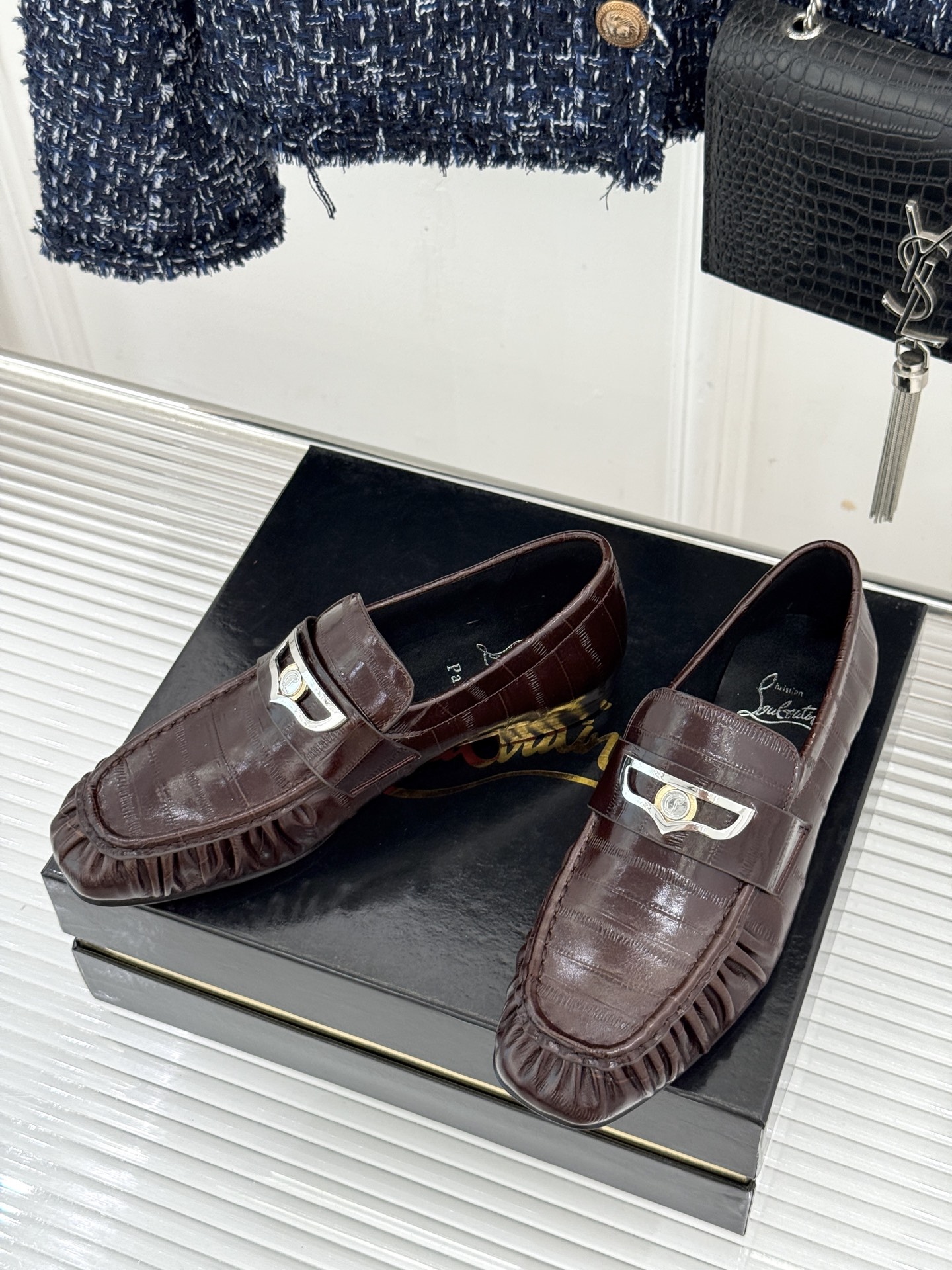 男码＋20 ChristinLouboutin/CL26WF新品 复古褶皱英伦乐情侣款福鞋 金属扣自带奢牌锋芒 手工褶皱