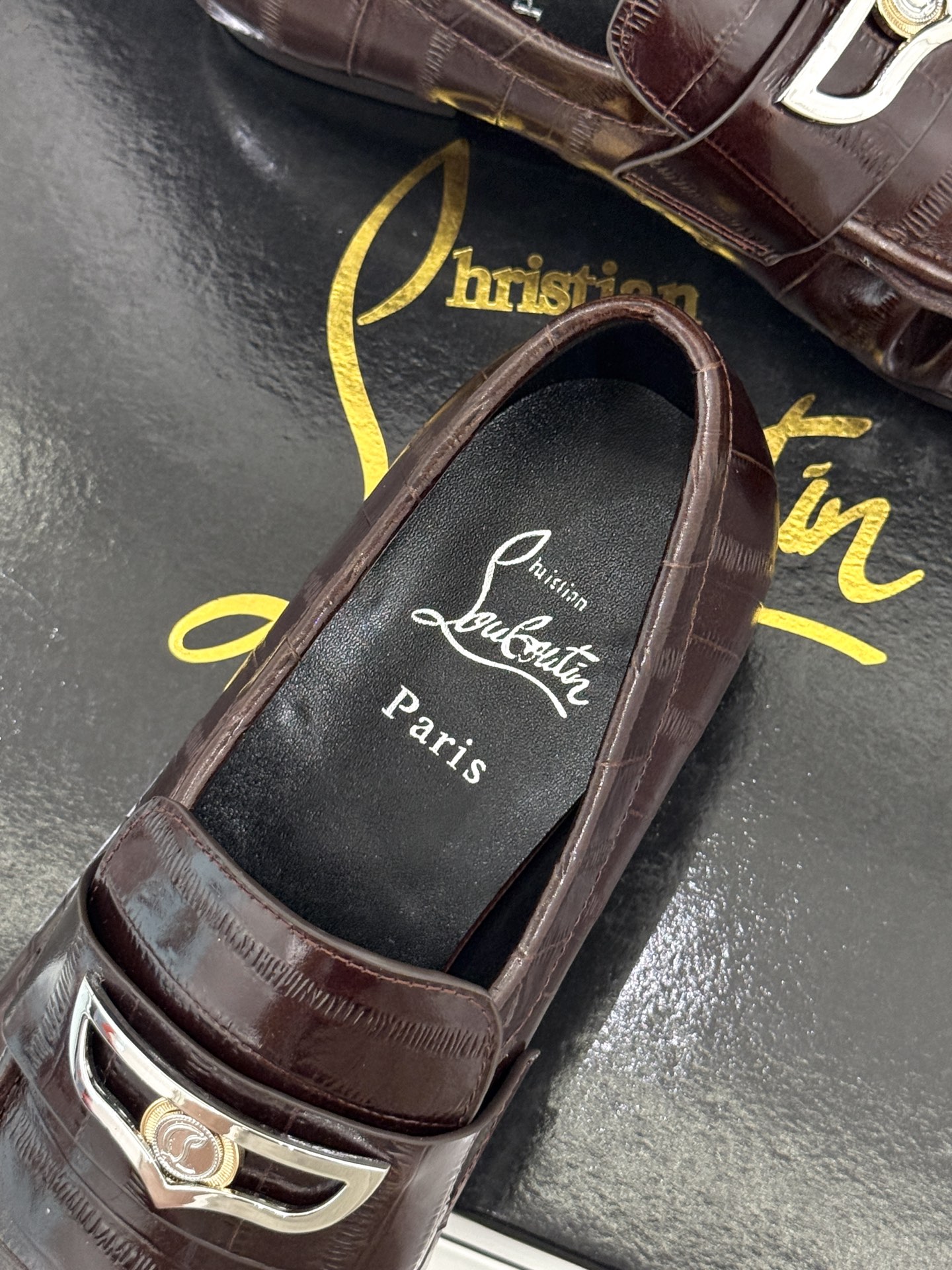 男码＋20 ChristinLouboutin/CL26WF新品 复古褶皱英伦乐情侣款福鞋 金属扣自带奢牌锋芒 手工褶皱