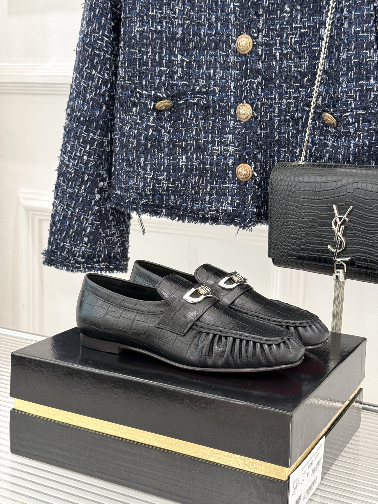 男码+20 ChristinLouboutin/CL26WF新品 复古褶皱英伦乐情侣款福鞋 金属扣自带奢牌锋芒 手工褶皱 男码+20 ChristinLouboutin/CL26WF新品 复古褶皱英伦乐情侣款福鞋 金属扣自带奢牌锋芒 手工褶皱