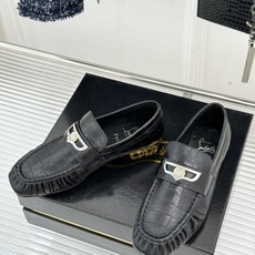 男码+20 ChristinLouboutin/CL26WF新品 复古褶皱英伦乐情侣款福鞋 金属扣自带奢牌锋芒 手工褶皱 男码+20 ChristinLouboutin/CL26WF新品 复古褶皱英伦乐情侣款福鞋 金属扣自带奢牌锋芒 手工褶皱