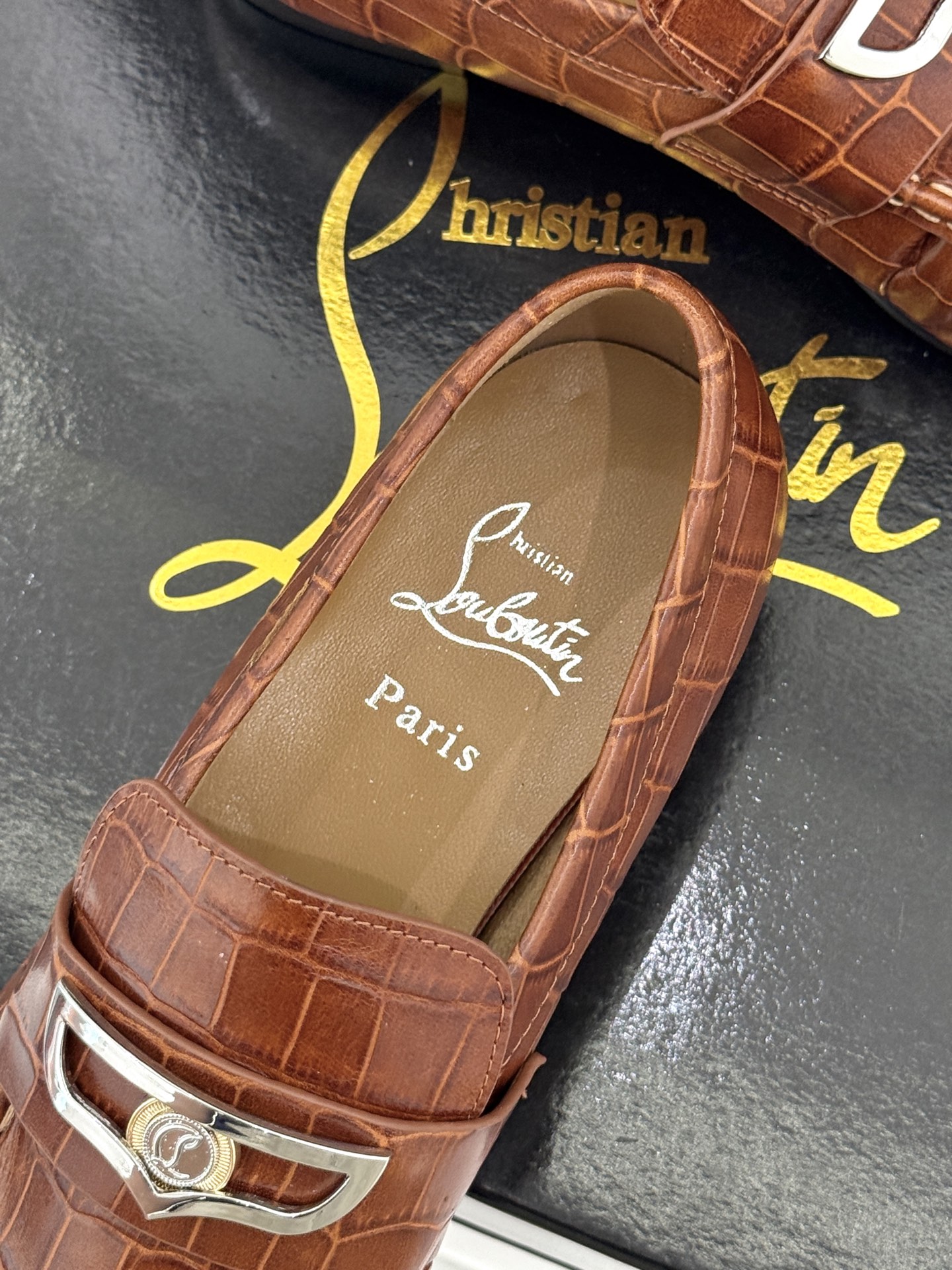 男码＋20 ChristinLouboutin/CL26WF新品 复古褶皱英伦乐情侣款福鞋 金属扣自带奢牌锋芒 手工褶皱