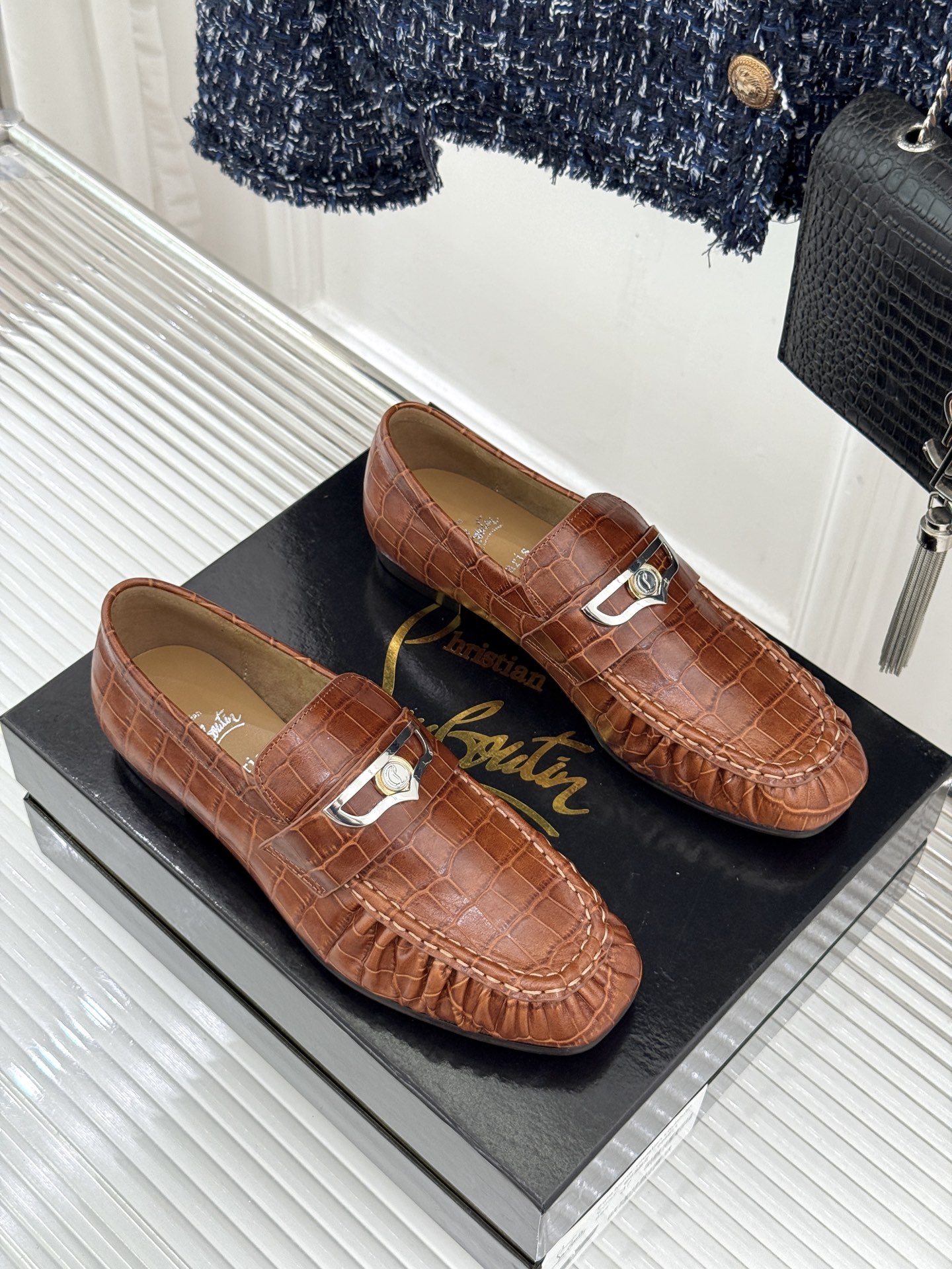 男码＋20 ChristinLouboutin/CL26WF新品 复古褶皱英伦乐情侣款福鞋 金属扣自带奢牌锋芒 手工褶皱