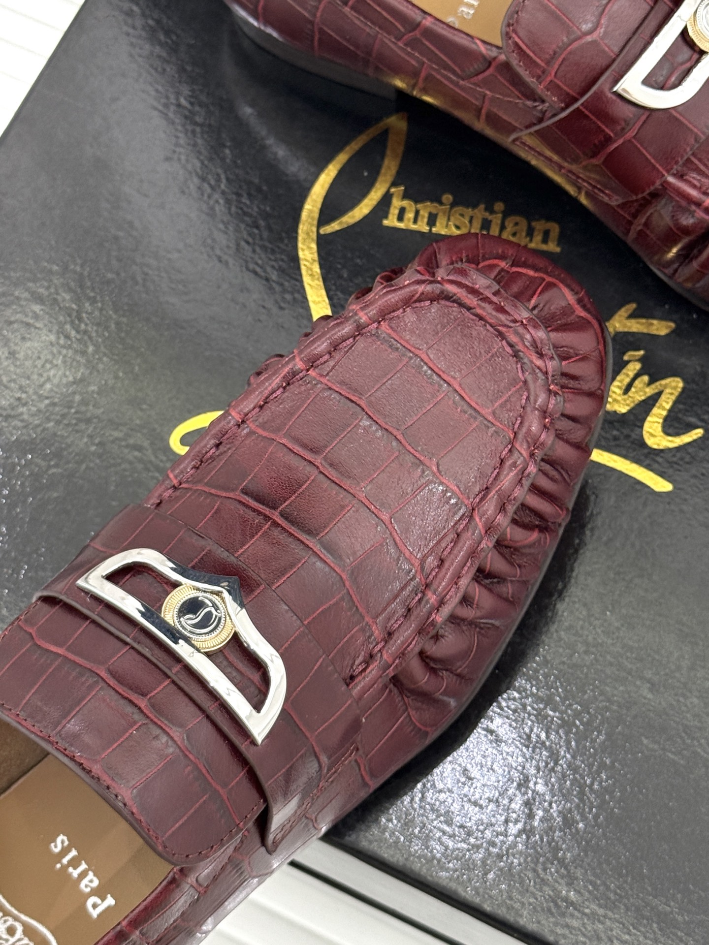 男码+20 ChristinLouboutin/CL26WF新品 复古褶皱英伦乐情侣款福鞋 金属扣自带奢牌锋芒 手工褶皱 男码+20 ChristinLouboutin/CL26WF新品 复古褶皱英伦乐情侣款福鞋 金属扣自带奢牌锋芒 手工褶皱