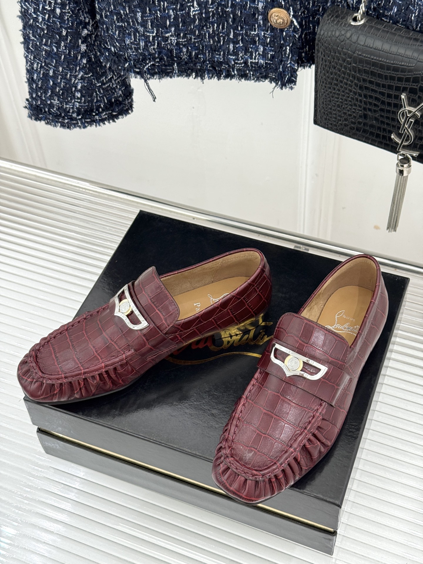 男码+20 ChristinLouboutin/CL26WF新品 复古褶皱英伦乐情侣款福鞋 金属扣自带奢牌锋芒 手工褶皱 男码+20 ChristinLouboutin/CL26WF新品 复古褶皱英伦乐情侣款福鞋 金属扣自带奢牌锋芒 手工褶皱