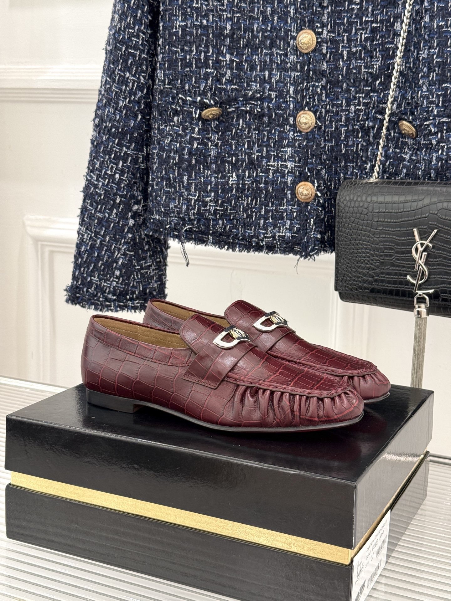 男码+20 ChristinLouboutin/CL26WF新品 复古褶皱英伦乐情侣款福鞋 金属扣自带奢牌锋芒 手工褶皱 男码+20 ChristinLouboutin/CL26WF新品 复古褶皱英伦乐情侣款福鞋 金属扣自带奢牌锋芒 手工褶皱
