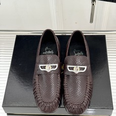 男码+20 ChristinLouboutin/CL26WF新品 复古褶皱英伦乐情侣款福鞋 金属扣自带奢牌锋芒 手工褶皱 男码+20 ChristinLouboutin/CL26WF新品 复古褶皱英伦乐情侣款福鞋 金属扣自带奢牌锋芒 手工褶皱