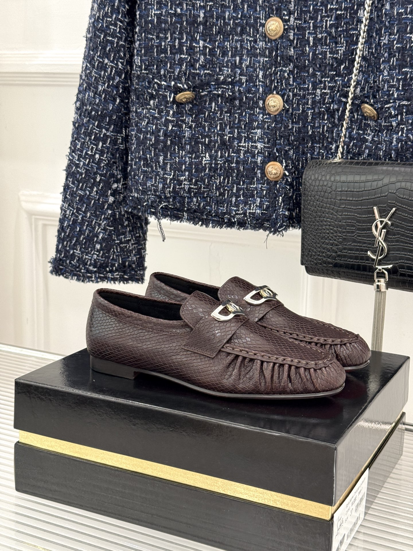 男码+20 ChristinLouboutin/CL26WF新品 复古褶皱英伦乐情侣款福鞋 金属扣自带奢牌锋芒 手工褶皱 男码+20 ChristinLouboutin/CL26WF新品 复古褶皱英伦乐情侣款福鞋 金属扣自带奢牌锋芒 手工褶皱