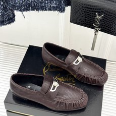 男码+20 ChristinLouboutin/CL26WF新品 复古褶皱英伦乐情侣款福鞋 金属扣自带奢牌锋芒 手工褶皱 男码+20 ChristinLouboutin/CL26WF新品 复古褶皱英伦乐情侣款福鞋 金属扣自带奢牌锋芒 手工褶皱
