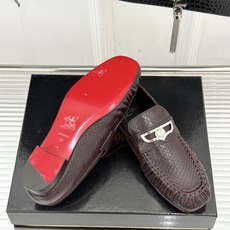男码+20 ChristinLouboutin/CL26WF新品 复古褶皱英伦乐情侣款福鞋 金属扣自带奢牌锋芒 手工褶皱 男码+20 ChristinLouboutin/CL26WF新品 复古褶皱英伦乐情侣款福鞋 金属扣自带奢牌锋芒 手工褶皱