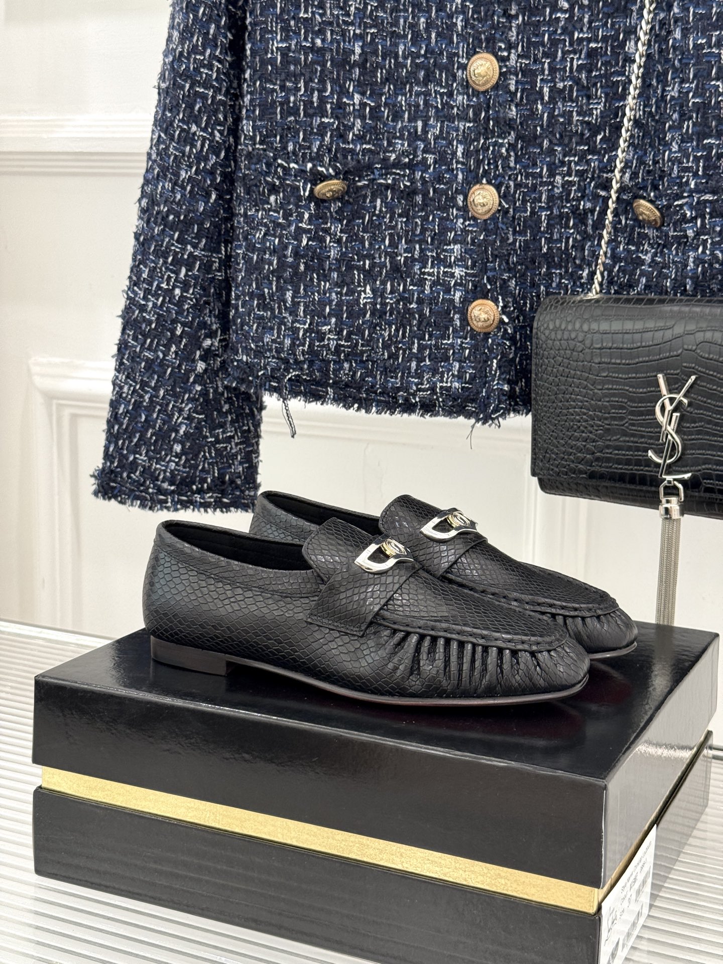 男码+20 ChristinLouboutin/CL26WF新品 复古褶皱英伦乐情侣款福鞋 金属扣自带奢牌锋芒 手工褶皱 男码+20 ChristinLouboutin/CL26WF新品 复古褶皱英伦乐情侣款福鞋 金属扣自带奢牌锋芒 手工褶皱