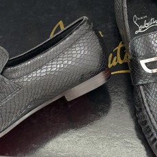 男码+20 ChristinLouboutin/CL26WF新品 复古褶皱英伦乐情侣款福鞋 金属扣自带奢牌锋芒 手工褶皱 男码+20 ChristinLouboutin/CL26WF新品 复古褶皱英伦乐情侣款福鞋 金属扣自带奢牌锋芒 手工褶皱