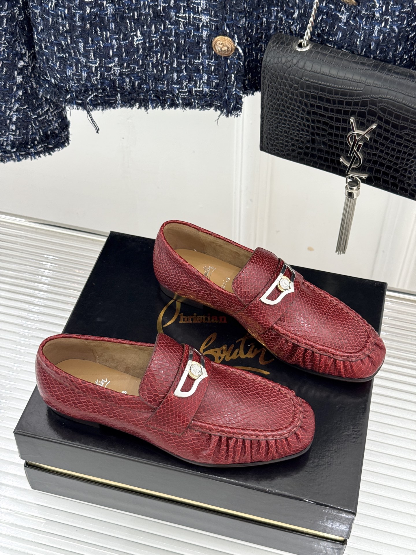 男码＋20 ChristinLouboutin/CL26WF新品 复古褶皱英伦乐情侣款福鞋 金属扣自带奢牌锋芒 手工褶皱