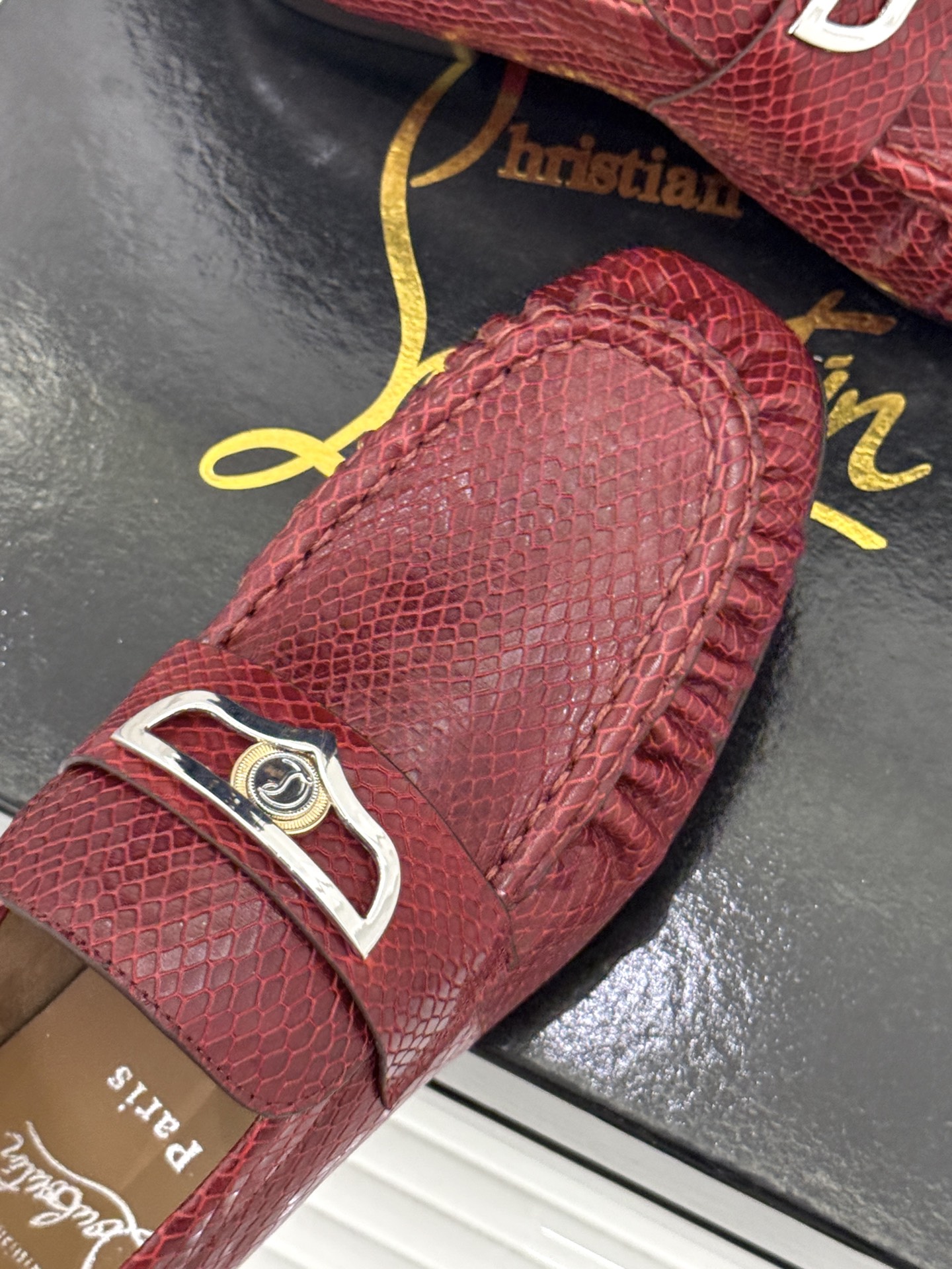 男码＋20 ChristinLouboutin/CL26WF新品 复古褶皱英伦乐情侣款福鞋 金属扣自带奢牌锋芒 手工褶皱