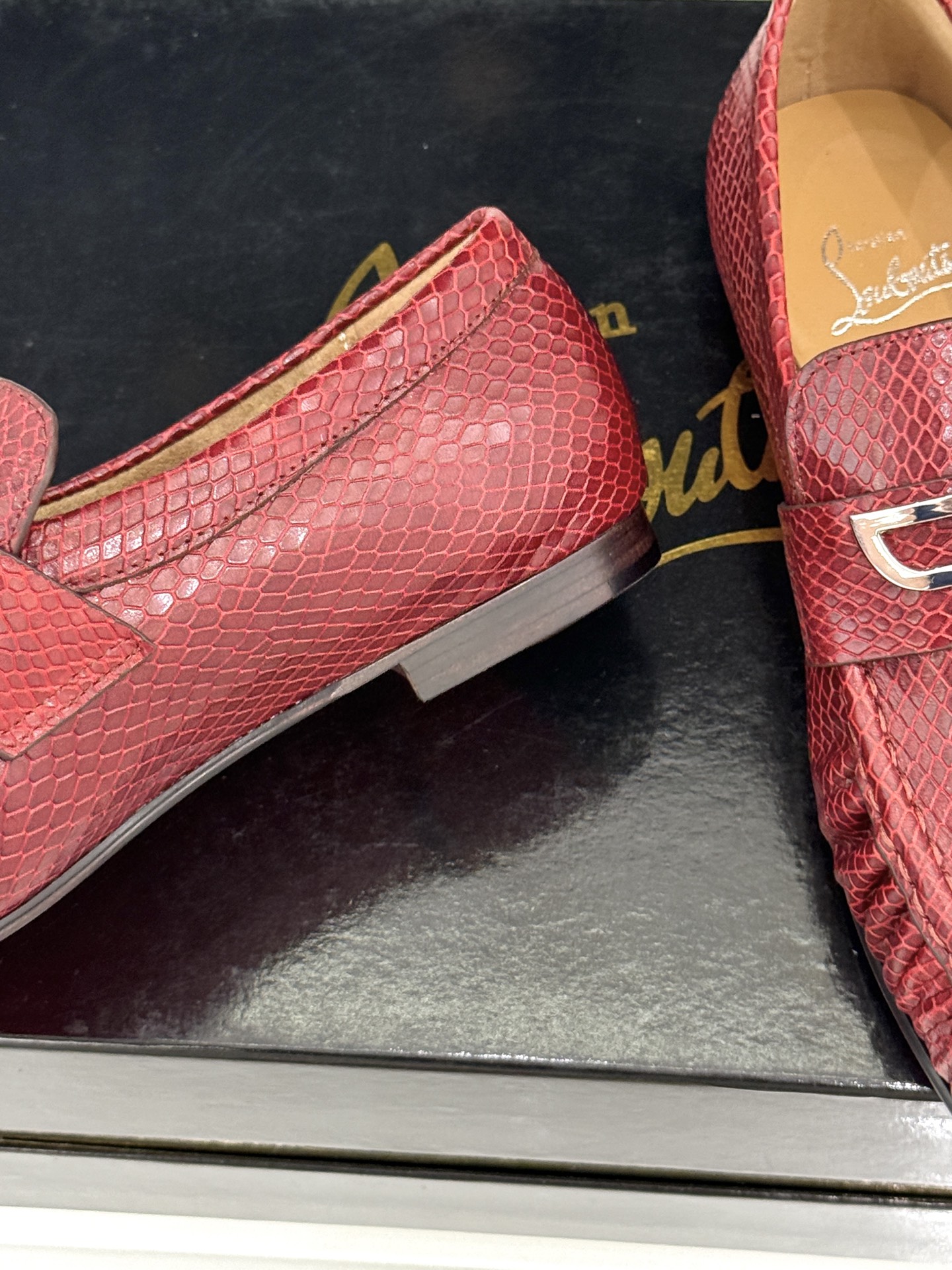男码＋20 ChristinLouboutin/CL26WF新品 复古褶皱英伦乐情侣款福鞋 金属扣自带奢牌锋芒 手工褶皱
