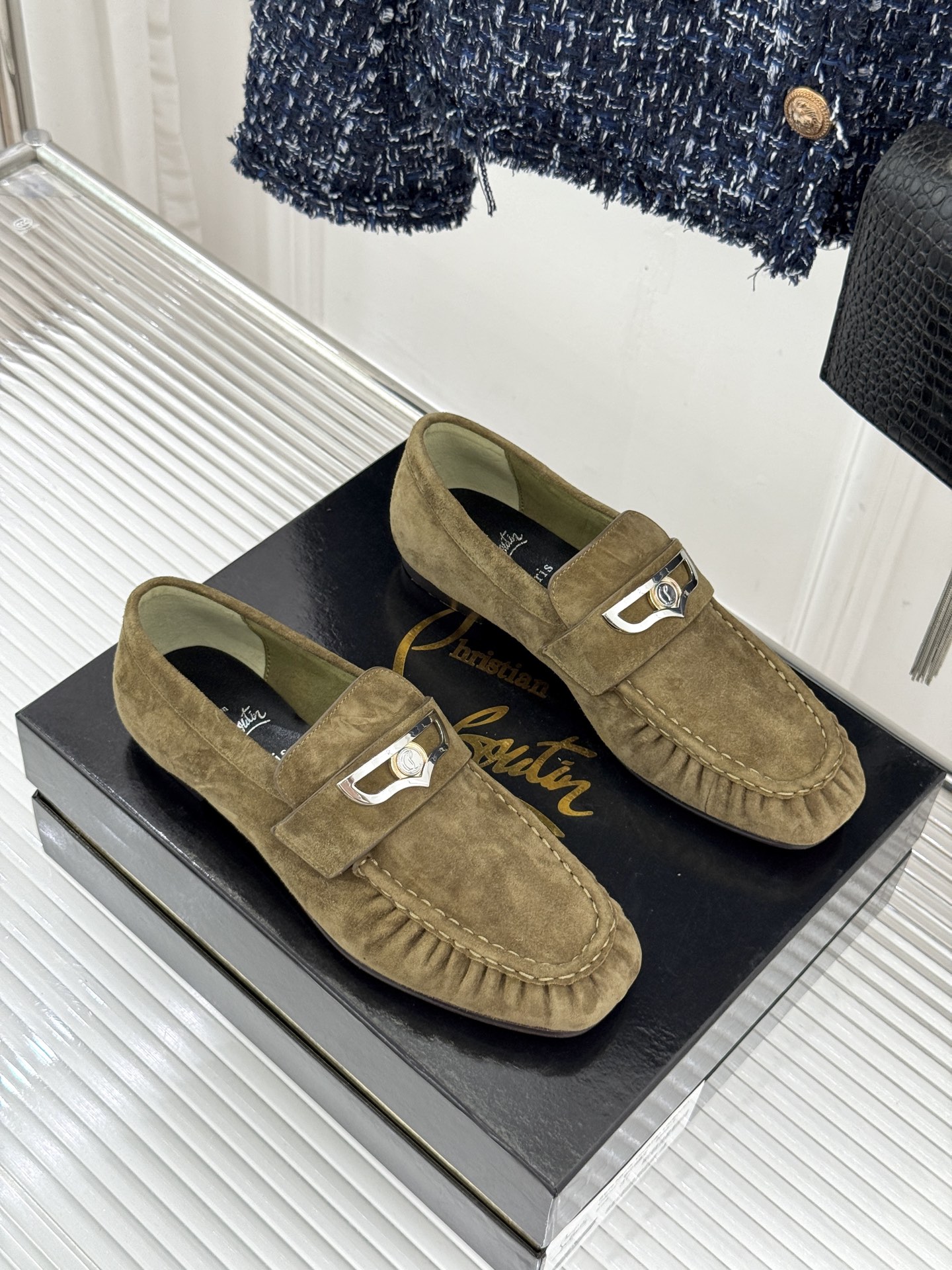 男码＋20 ChristinLouboutin/CL26WF新品 复古褶皱英伦乐情侣款福鞋 金属扣自带奢牌锋芒 手工褶皱