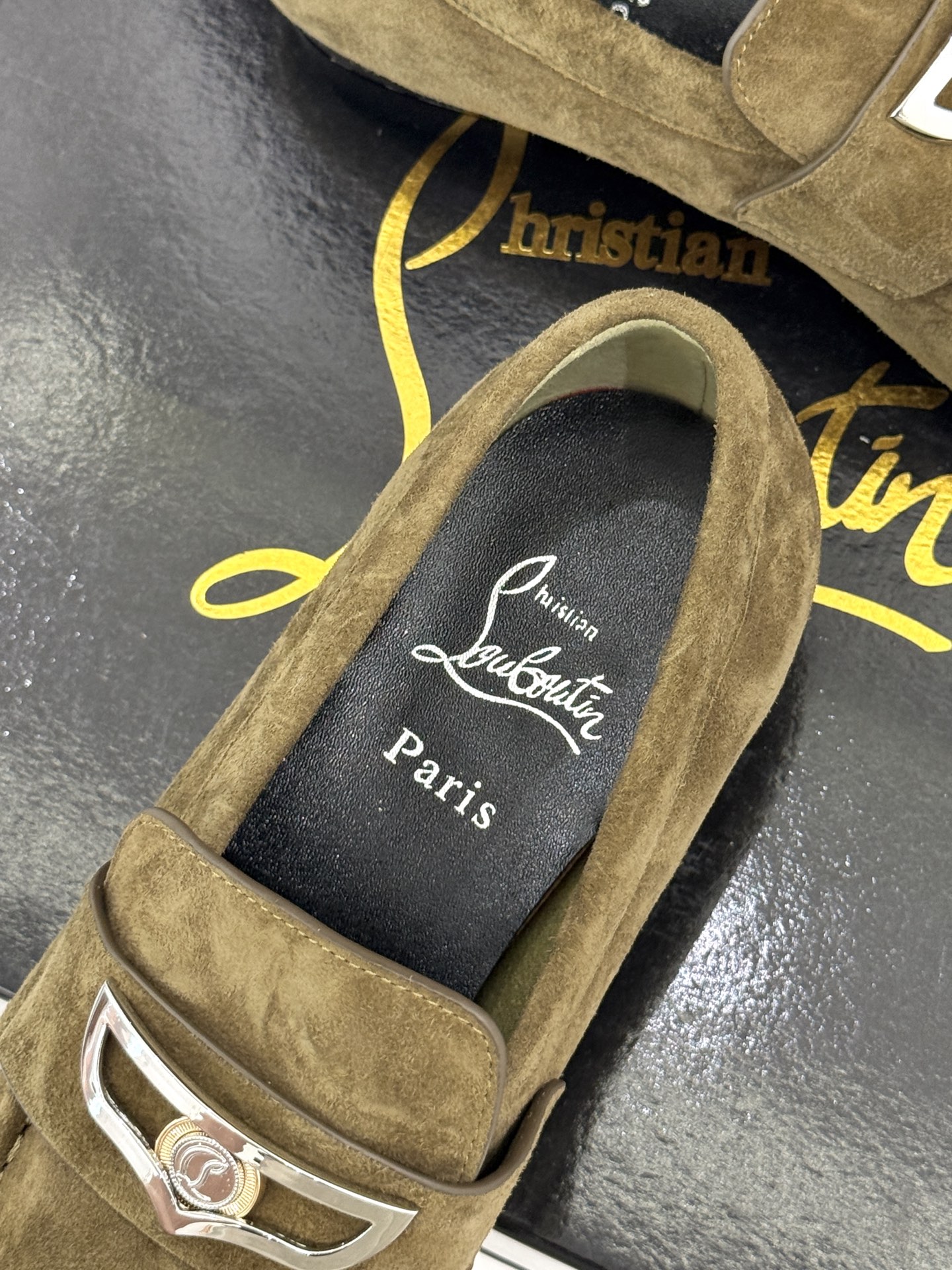 男码＋20 ChristinLouboutin/CL26WF新品 复古褶皱英伦乐情侣款福鞋 金属扣自带奢牌锋芒 手工褶皱