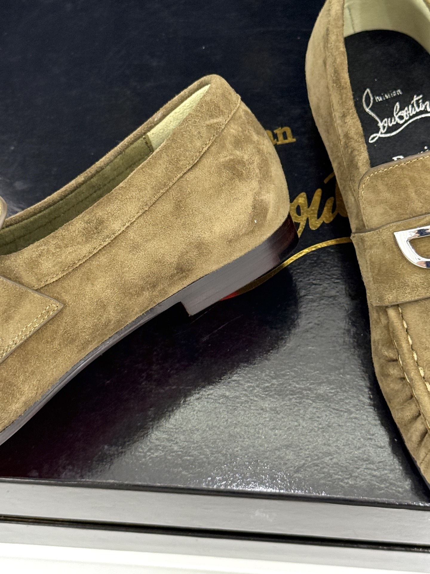 男码＋20 ChristinLouboutin/CL26WF新品 复古褶皱英伦乐情侣款福鞋 金属扣自带奢牌锋芒 手工褶皱