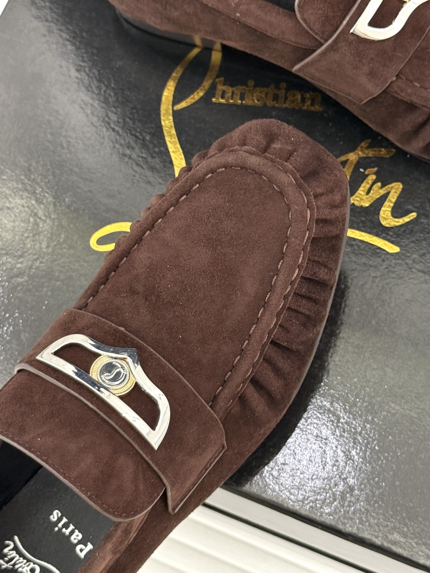 男码+20 ChristinLouboutin/CL26WF新品 复古褶皱英伦乐情侣款福鞋 金属扣自带奢牌锋芒 手工褶皱 男码+20 ChristinLouboutin/CL26WF新品 复古褶皱英伦乐情侣款福鞋 金属扣自带奢牌锋芒 手工褶皱