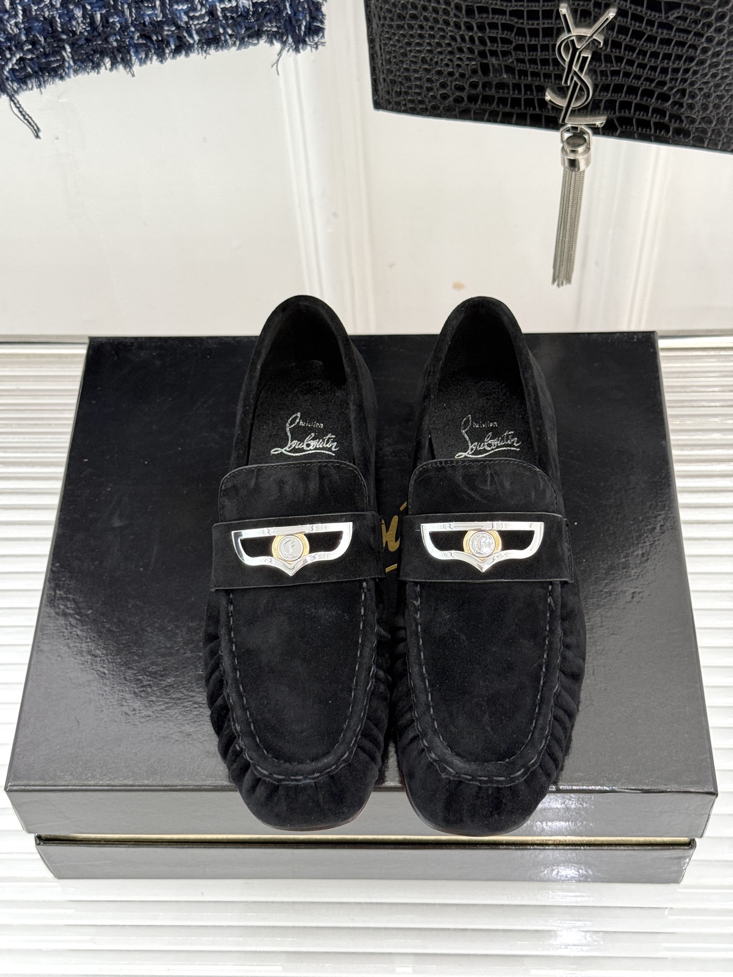 男码+20 ChristinLouboutin/CL26WF新品 复古褶皱英伦乐情侣款福鞋 金属扣自带奢牌锋芒 手工褶皱 男码+20 ChristinLouboutin/CL26WF新品 复古褶皱英伦乐情侣款福鞋 金属扣自带奢牌锋芒 手工褶皱