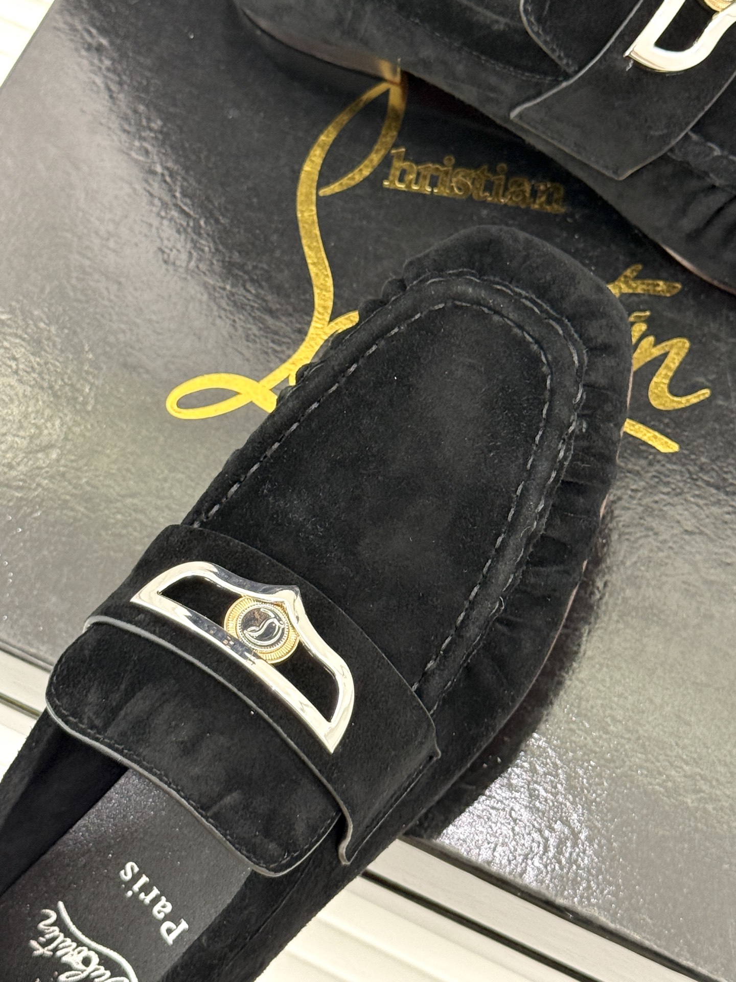 男码+20 ChristinLouboutin/CL26WF新品 复古褶皱英伦乐情侣款福鞋 金属扣自带奢牌锋芒 手工褶皱 男码+20 ChristinLouboutin/CL26WF新品 复古褶皱英伦乐情侣款福鞋 金属扣自带奢牌锋芒 手工褶皱