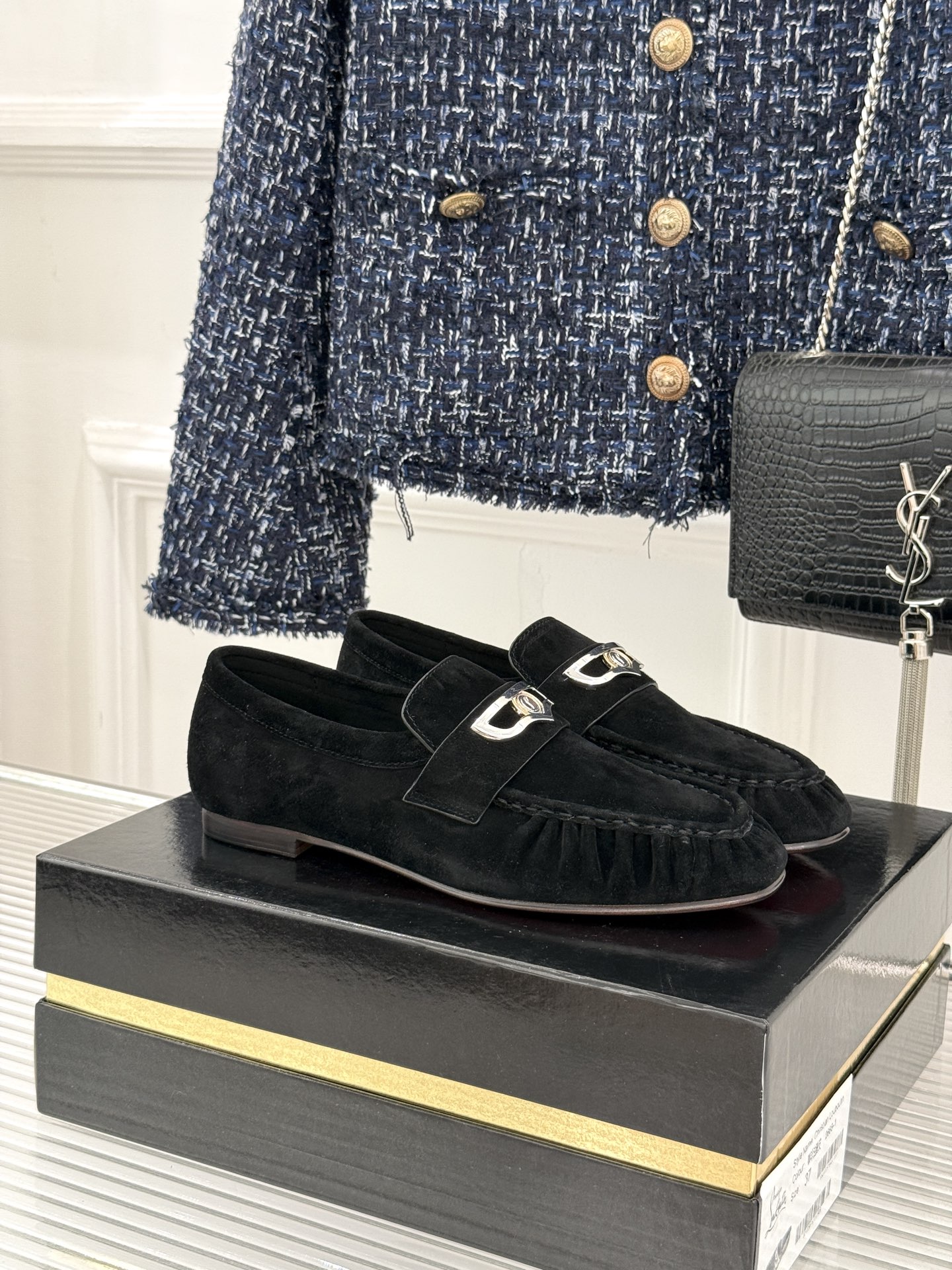 男码+20 ChristinLouboutin/CL26WF新品 复古褶皱英伦乐情侣款福鞋 金属扣自带奢牌锋芒 手工褶皱 男码+20 ChristinLouboutin/CL26WF新品 复古褶皱英伦乐情侣款福鞋 金属扣自带奢牌锋芒 手工褶皱