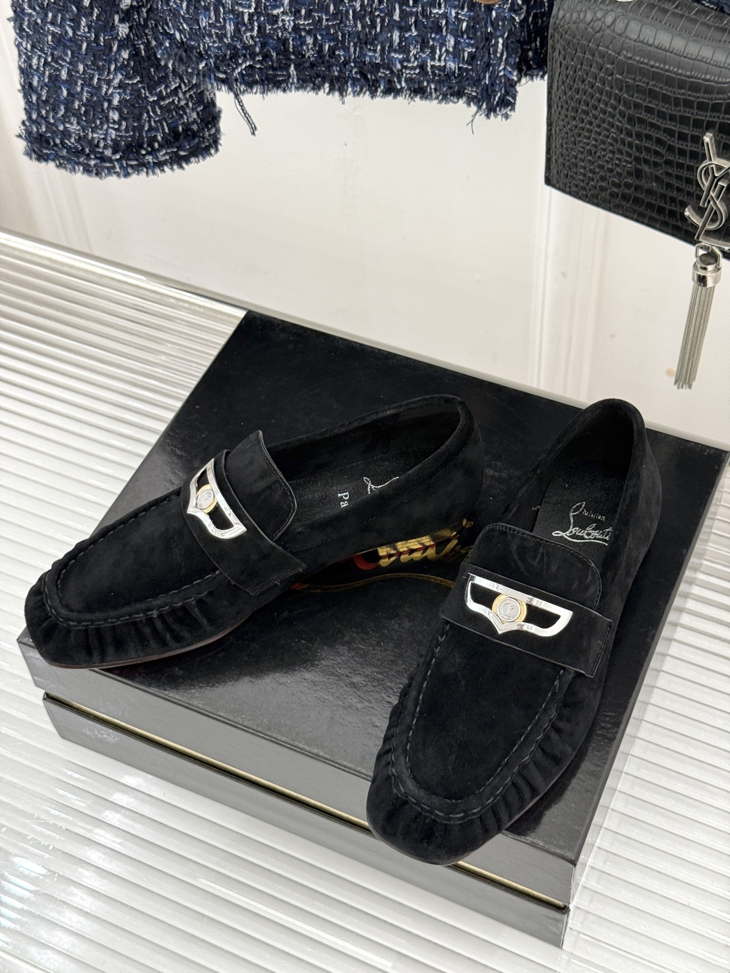 男码+20 ChristinLouboutin/CL26WF新品 复古褶皱英伦乐情侣款福鞋 金属扣自带奢牌锋芒 手工褶皱 男码+20 ChristinLouboutin/CL26WF新品 复古褶皱英伦乐情侣款福鞋 金属扣自带奢牌锋芒 手工褶皱