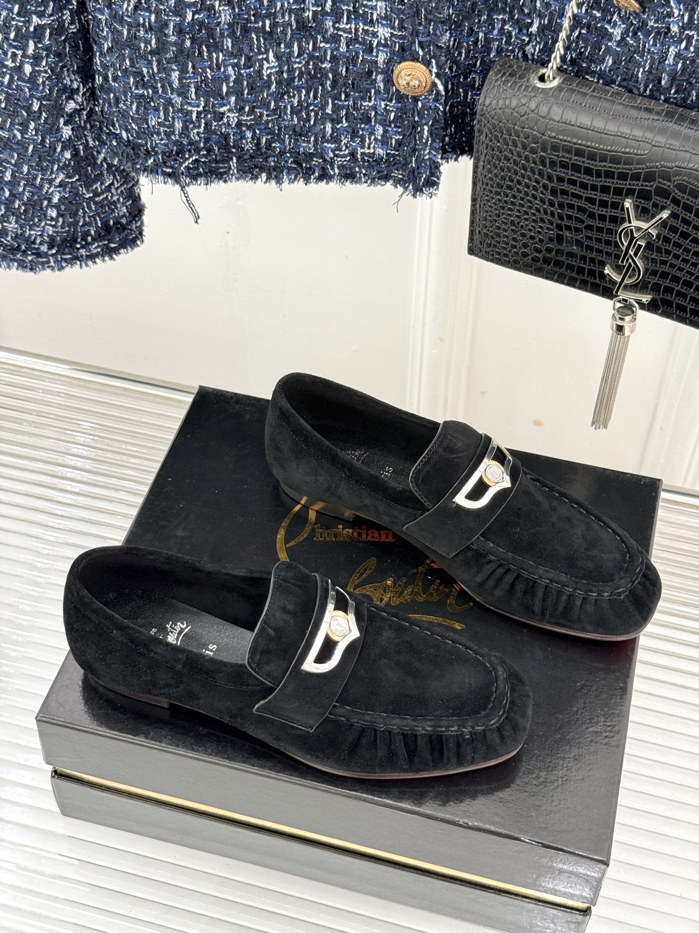 男码+20 ChristinLouboutin/CL26WF新品 复古褶皱英伦乐情侣款福鞋 金属扣自带奢牌锋芒 手工褶皱 男码+20 ChristinLouboutin/CL26WF新品 复古褶皱英伦乐情侣款福鞋 金属扣自带奢牌锋芒 手工褶皱