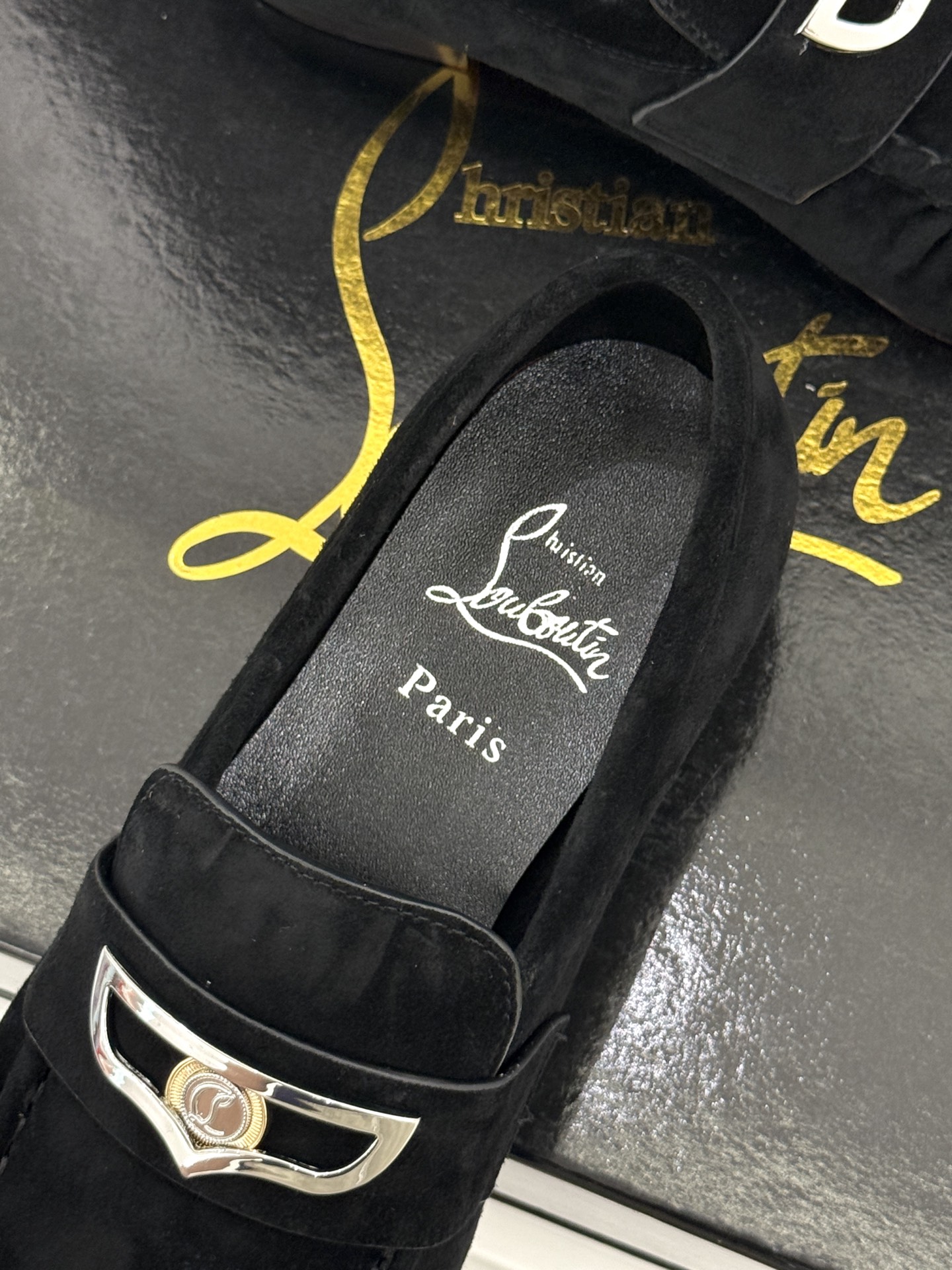男码+20 ChristinLouboutin/CL26WF新品 复古褶皱英伦乐情侣款福鞋 金属扣自带奢牌锋芒 手工褶皱 男码+20 ChristinLouboutin/CL26WF新品 复古褶皱英伦乐情侣款福鞋 金属扣自带奢牌锋芒 手工褶皱