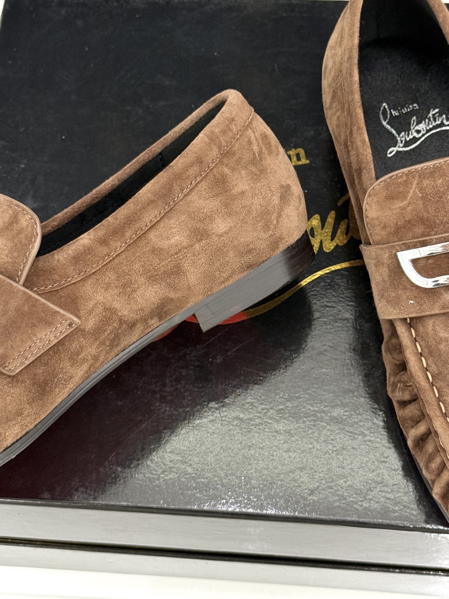 男码＋20 ChristinLouboutin/CL26WF新品 复古褶皱英伦乐情侣款福鞋 金属扣自带奢牌锋芒 手工褶皱