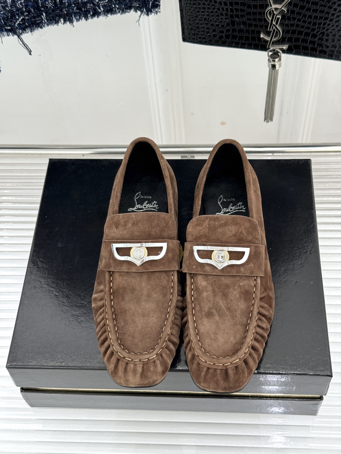 男码＋20 ChristinLouboutin/CL26WF新品 复古褶皱英伦乐情侣款福鞋 金属扣自带奢牌锋芒 手工褶皱