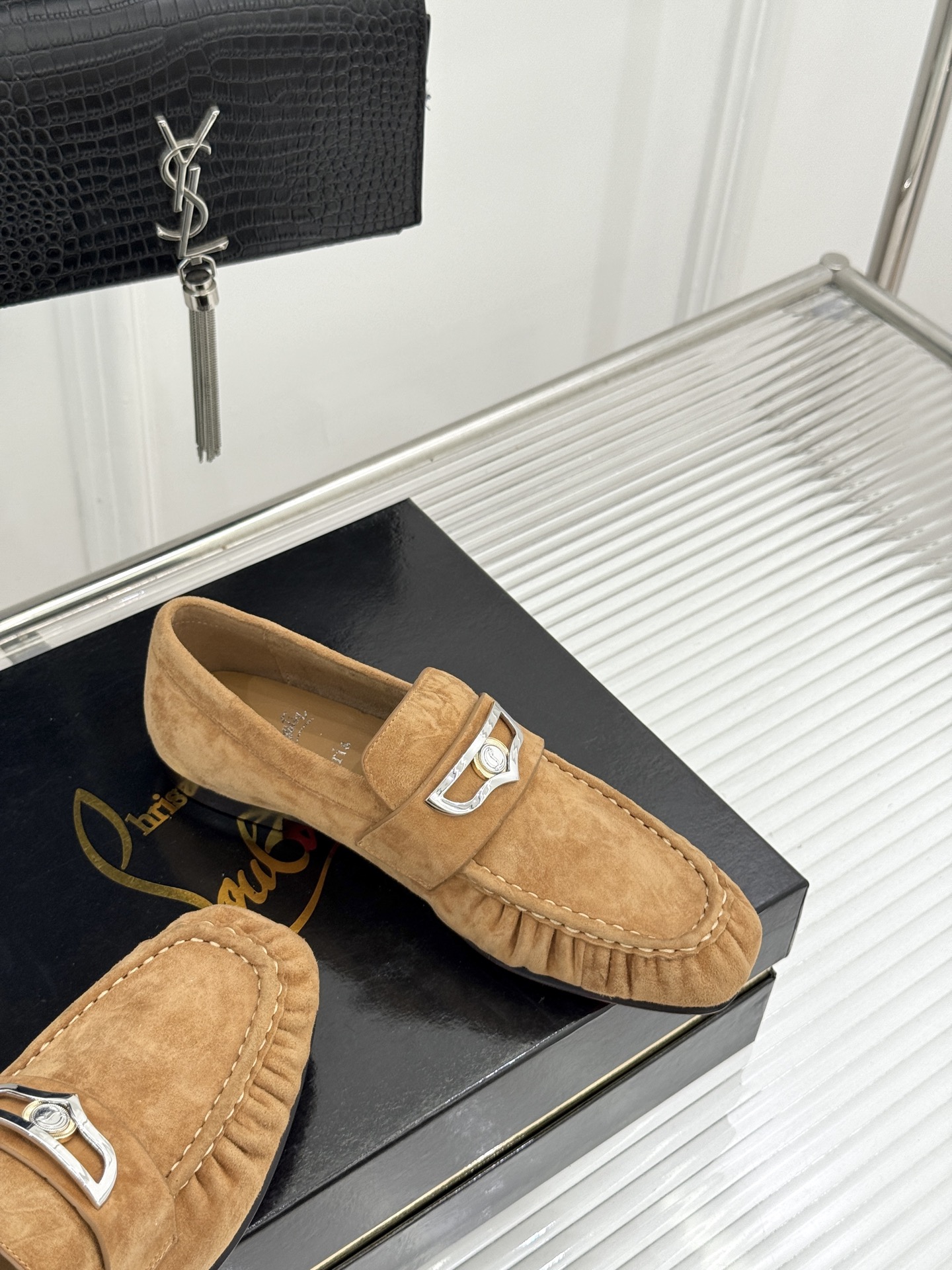 男码＋20 ChristinLouboutin/CL26WF新品 复古褶皱英伦乐情侣款福鞋 金属扣自带奢牌锋芒 手工褶皱