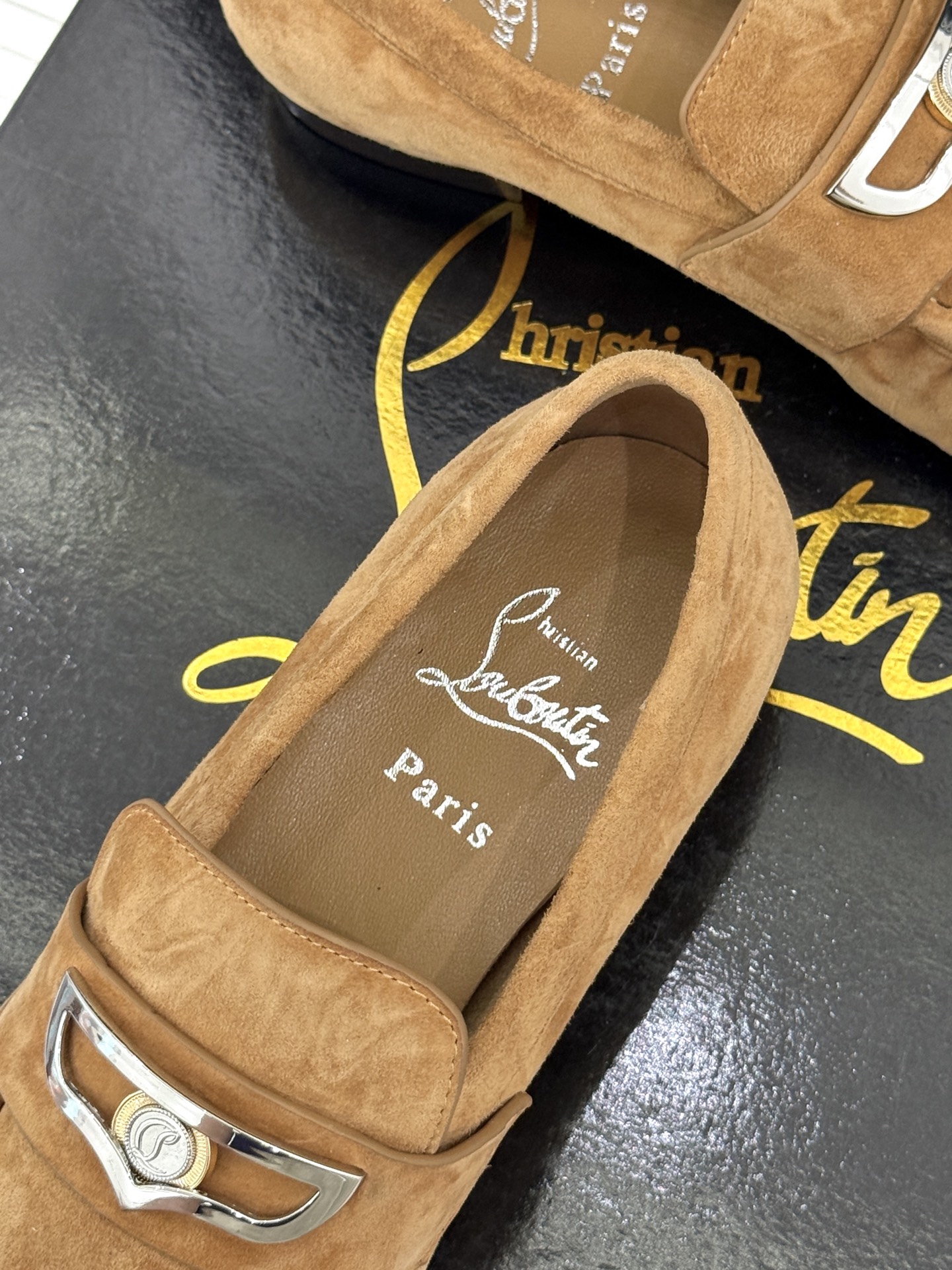 男码＋20 ChristinLouboutin/CL26WF新品 复古褶皱英伦乐情侣款福鞋 金属扣自带奢牌锋芒 手工褶皱