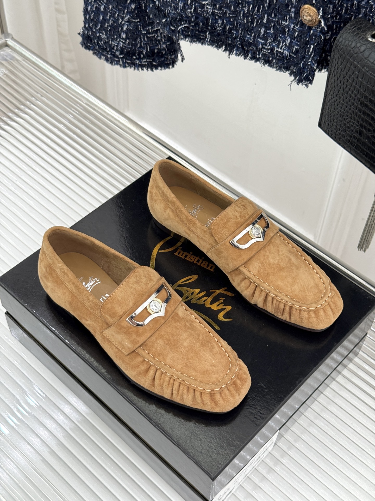 男码＋20 ChristinLouboutin/CL26WF新品 复古褶皱英伦乐情侣款福鞋 金属扣自带奢牌锋芒 手工褶皱
