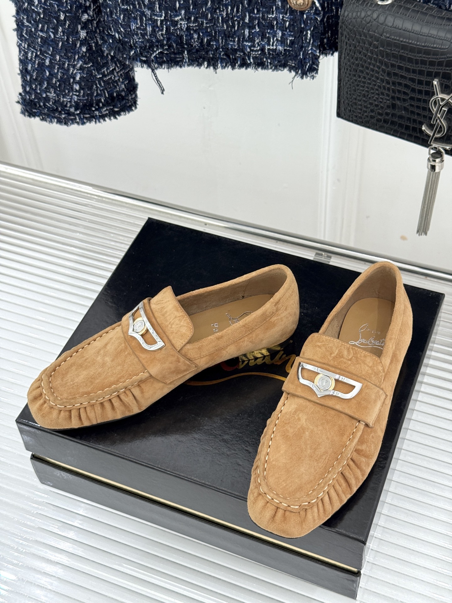 男码＋20 ChristinLouboutin/CL26WF新品 复古褶皱英伦乐情侣款福鞋 金属扣自带奢牌锋芒 手工褶皱