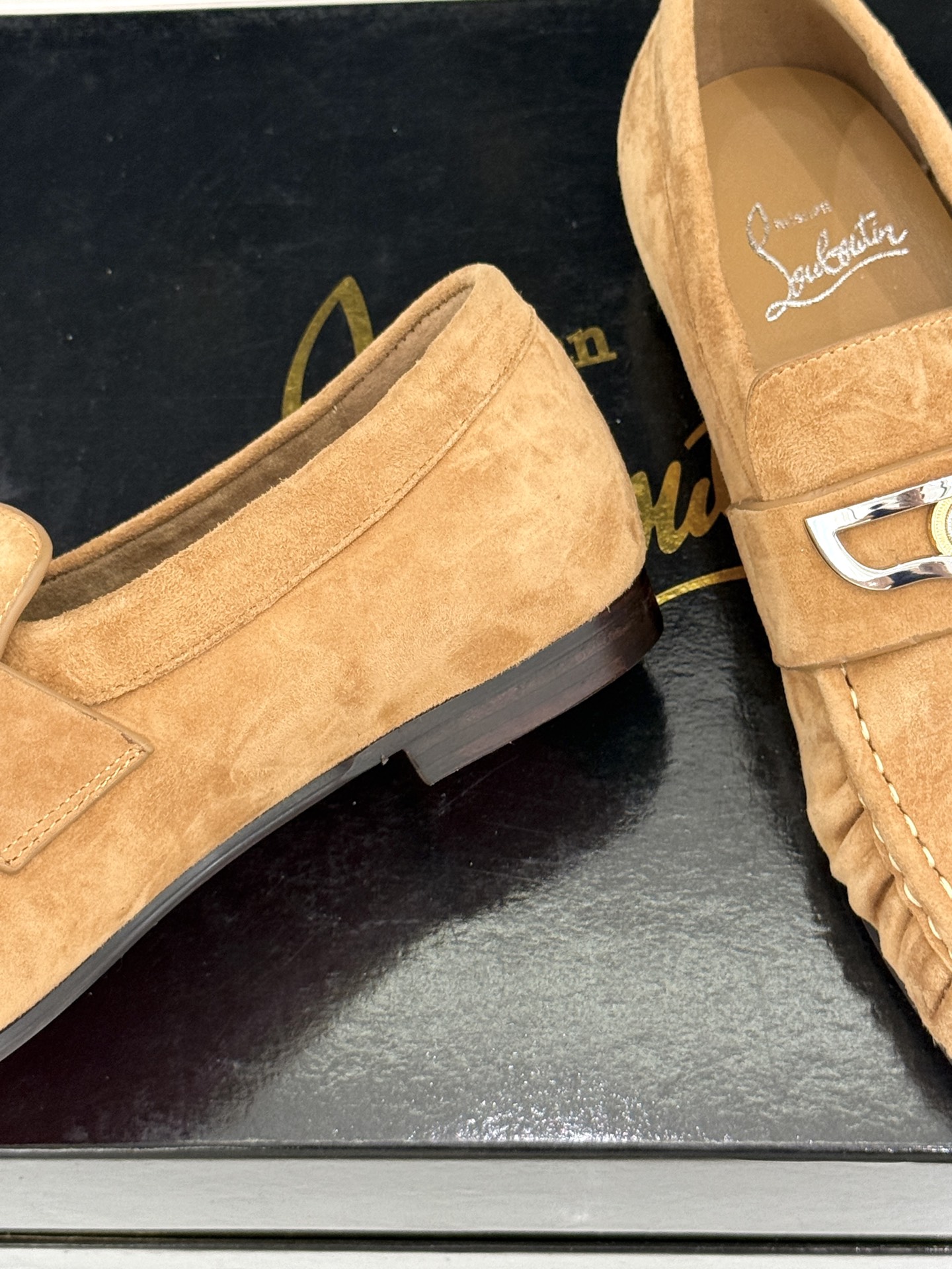 男码＋20 ChristinLouboutin/CL26WF新品 复古褶皱英伦乐情侣款福鞋 金属扣自带奢牌锋芒 手工褶皱