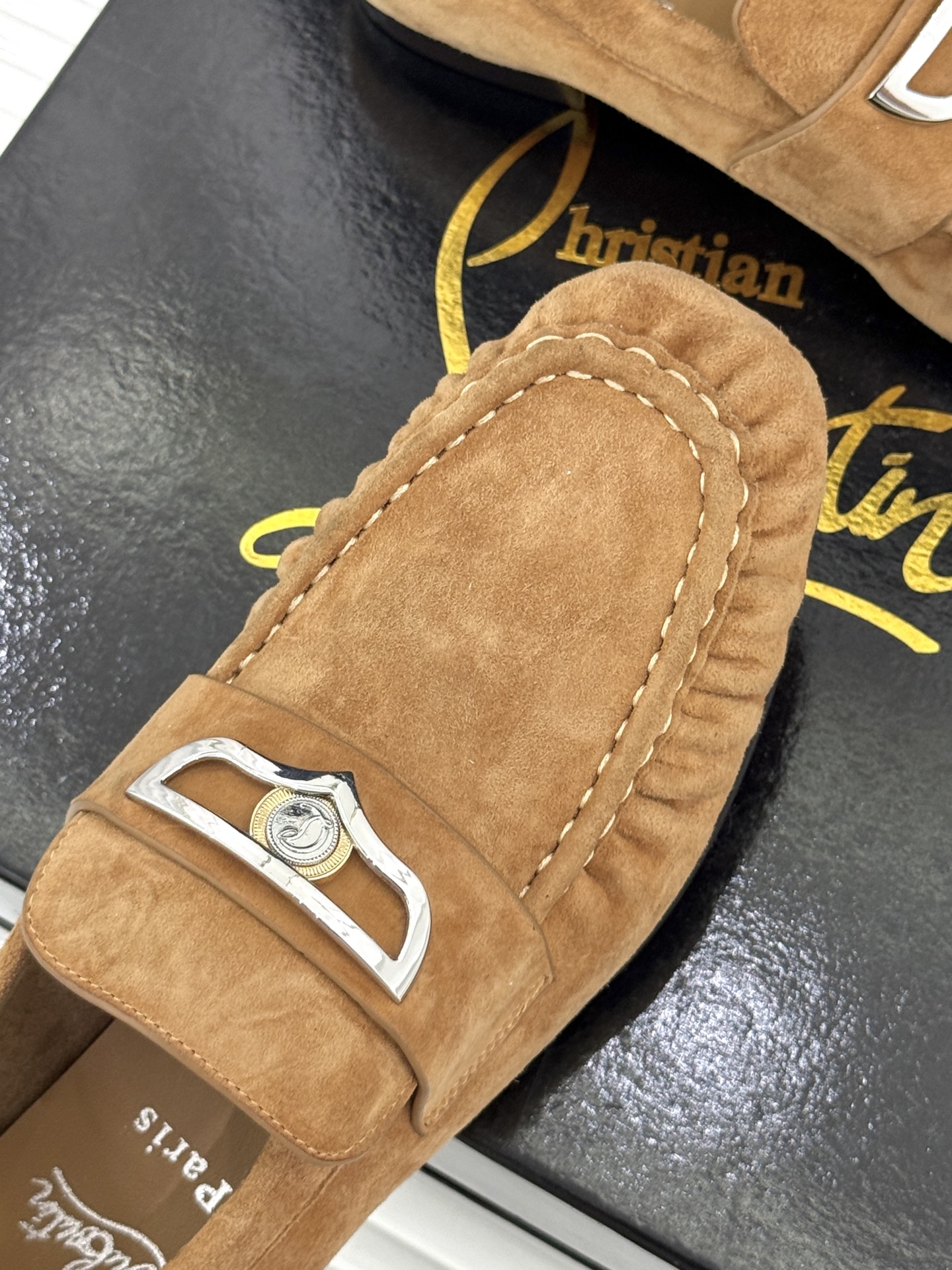 男码＋20 ChristinLouboutin/CL26WF新品 复古褶皱英伦乐情侣款福鞋 金属扣自带奢牌锋芒 手工褶皱