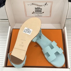 (配原版飞机盒) Hermès/爱马仕经典H型 平底凉鞋 标志性的“H”元素 以剪裁呈现 Epsom牛皮细腻又挺括 平 (配原版飞机盒) Hermès/爱马仕经典H型 平底凉鞋 标志性的“H”元素 以剪裁呈现 Epsom牛皮细腻又挺括 平