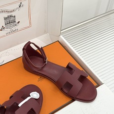 (配原版飞机盒) Hermès/爱马仕经典H型 平底凉鞋 标志性的“H”元素 以剪裁呈现 Epsom牛皮细腻又挺括 平 (配原版飞机盒) Hermès/爱马仕经典H型 平底凉鞋 标志性的“H”元素 以剪裁呈现 Epsom牛皮细腻又挺括 平