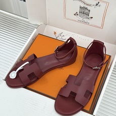 (配原版飞机盒) Hermès/爱马仕经典H型 平底凉鞋 标志性的“H”元素 以剪裁呈现 Epsom牛皮细腻又挺括 平 (配原版飞机盒) Hermès/爱马仕经典H型 平底凉鞋 标志性的“H”元素 以剪裁呈现 Epsom牛皮细腻又挺括 平