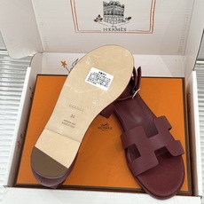 (配原版飞机盒) Hermès/爱马仕经典H型 平底凉鞋 标志性的“H”元素 以剪裁呈现 Epsom牛皮细腻又挺括 平 (配原版飞机盒) Hermès/爱马仕经典H型 平底凉鞋 标志性的“H”元素 以剪裁呈现 Epsom牛皮细腻又挺括 平