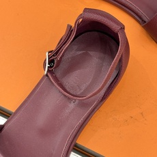 (配原版飞机盒) Hermès/爱马仕经典H型 平底凉鞋 标志性的“H”元素 以剪裁呈现 Epsom牛皮细腻又挺括 平 (配原版飞机盒) Hermès/爱马仕经典H型 平底凉鞋 标志性的“H”元素 以剪裁呈现 Epsom牛皮细腻又挺括 平