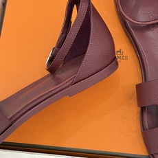 (配原版飞机盒) Hermès/爱马仕经典H型 平底凉鞋 标志性的“H”元素 以剪裁呈现 Epsom牛皮细腻又挺括 平 (配原版飞机盒) Hermès/爱马仕经典H型 平底凉鞋 标志性的“H”元素 以剪裁呈现 Epsom牛皮细腻又挺括 平