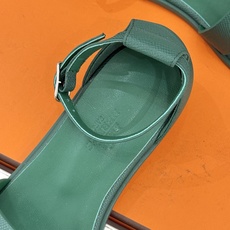 (配原版飞机盒) Hermès/爱马仕经典H型 平底凉鞋 标志性的“H”元素 以剪裁呈现 Epsom牛皮细腻又挺括 平 (配原版飞机盒) Hermès/爱马仕经典H型 平底凉鞋 标志性的“H”元素 以剪裁呈现 Epsom牛皮细腻又挺括 平