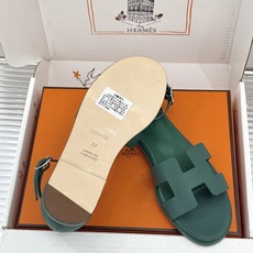 (配原版飞机盒) Hermès/爱马仕经典H型 平底凉鞋 标志性的“H”元素 以剪裁呈现 Epsom牛皮细腻又挺括 平 (配原版飞机盒) Hermès/爱马仕经典H型 平底凉鞋 标志性的“H”元素 以剪裁呈现 Epsom牛皮细腻又挺括 平