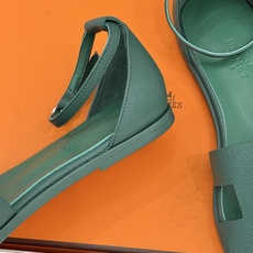 (配原版飞机盒) Hermès/爱马仕经典H型 平底凉鞋 标志性的“H”元素 以剪裁呈现 Epsom牛皮细腻又挺括 平 (配原版飞机盒) Hermès/爱马仕经典H型 平底凉鞋 标志性的“H”元素 以剪裁呈现 Epsom牛皮细腻又挺括 平