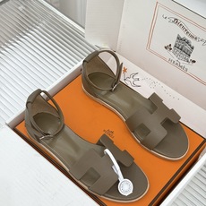 (配原版飞机盒) Hermès/爱马仕经典H型 平底凉鞋 标志性的“H”元素 以剪裁呈现 Epsom牛皮细腻又挺括 平 (配原版飞机盒) Hermès/爱马仕经典H型 平底凉鞋 标志性的“H”元素 以剪裁呈现 Epsom牛皮细腻又挺括 平