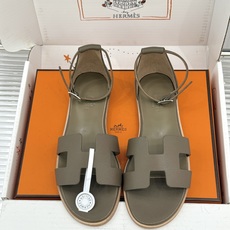(配原版飞机盒) Hermès/爱马仕经典H型 平底凉鞋 标志性的“H”元素 以剪裁呈现 Epsom牛皮细腻又挺括 平 (配原版飞机盒) Hermès/爱马仕经典H型 平底凉鞋 标志性的“H”元素 以剪裁呈现 Epsom牛皮细腻又挺括 平