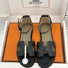(配原版飞机盒) Hermès/爱马仕经典H型 平底凉鞋 标志性的“H”元素 以剪裁呈现 Epsom牛皮细腻又挺括 平 (配原版飞机盒) Hermès/爱马仕经典H型 平底凉鞋 标志性的“H”元素 以剪裁呈现 Epsom牛皮细腻又挺括 平