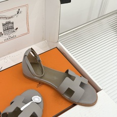 (配原版飞机盒) Hermès/爱马仕经典H型 平底凉鞋 标志性的“H”元素 以剪裁呈现 Epsom牛皮细腻又挺括 平 (配原版飞机盒) Hermès/爱马仕经典H型 平底凉鞋 标志性的“H”元素 以剪裁呈现 Epsom牛皮细腻又挺括 平